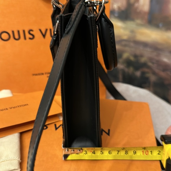 Authentic Louis Vuitton P. Sac Plat Epi Noir - Picture 14 of 17